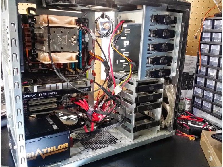 A PC with poor cable managment