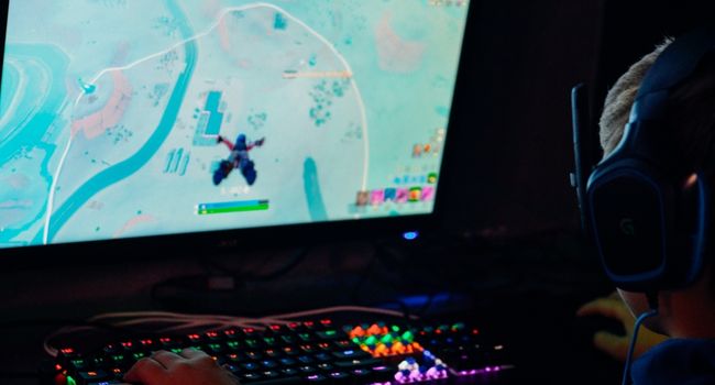 Kid playing fortnite on pc